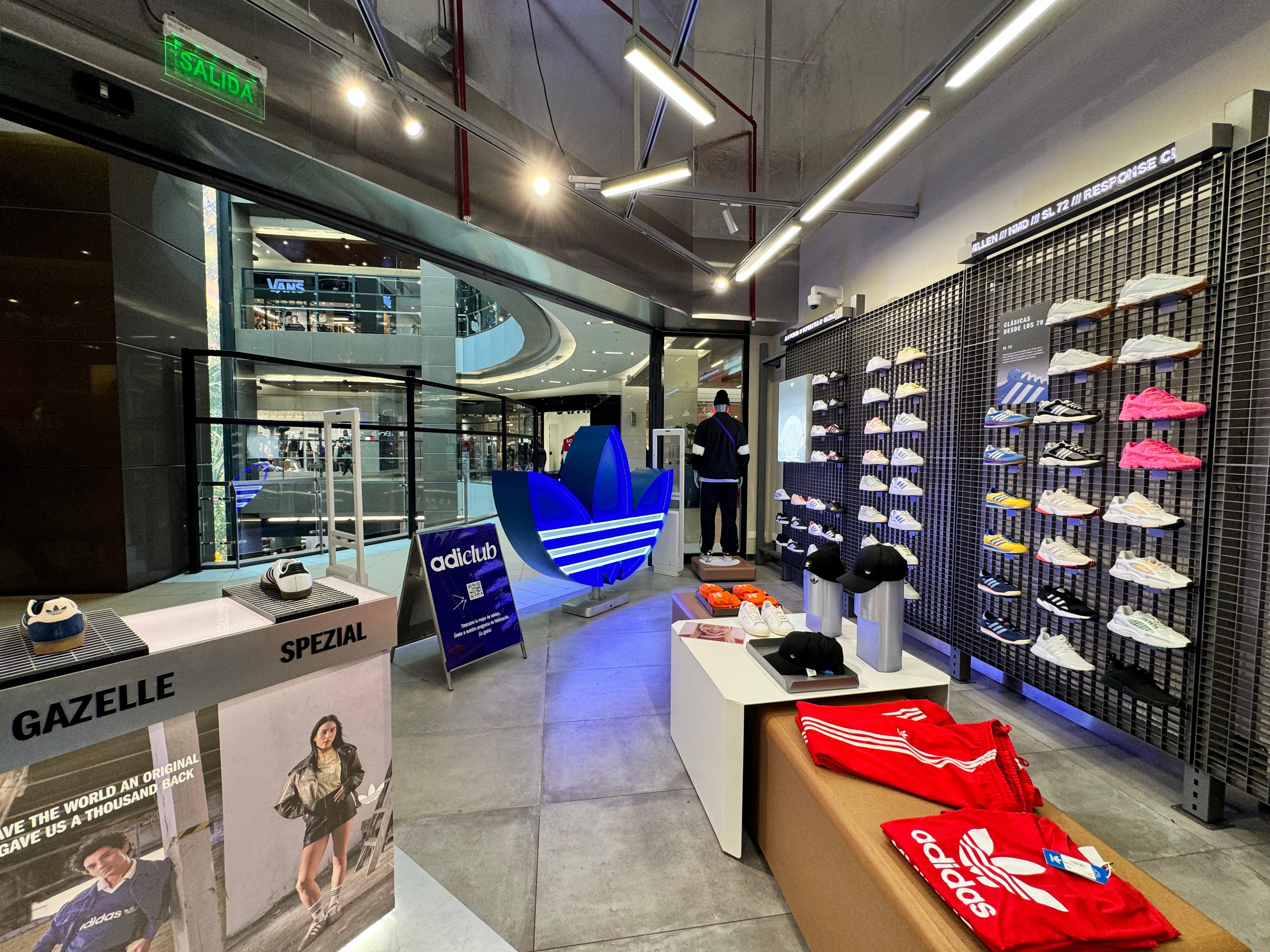 Nueva tienda adidas Originals Evolution SOCIALGRAM